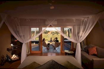 Zoofari Lodge, Taronga Western Plains Zoo - Holiday Adelaide 0