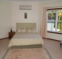 Kingfishers Manor  Noosa - Holiday Adelaide