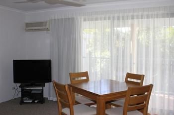 Chez Noosa Resort Motel - Holiday Adelaide 0