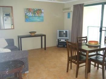 Chez Noosa Resort Motel - Holiday Adelaide 2