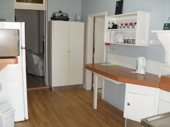 Aaron Cottage - Holiday Adelaide 9