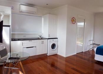 Studio@the Close Morpeth - Holiday Adelaide 8