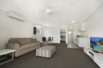 Cooroy Luxury Motel Apartments Noosa - Holiday Adelaide 6