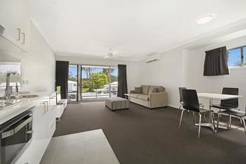 Cooroy Luxury Motel Apartments Noosa - Holiday Adelaide 11