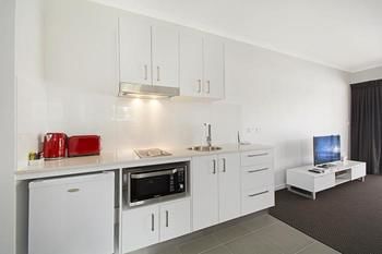 Cooroy Luxury Motel Apartments Noosa - Holiday Adelaide 15