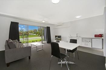 Cooroy Luxury Motel Apartments Noosa - Holiday Adelaide 16