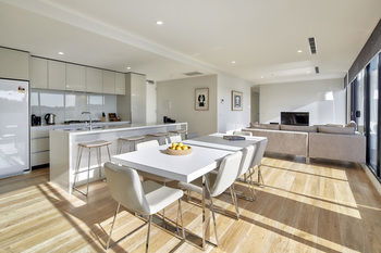 381 Cremorne - Holiday Adelaide 28