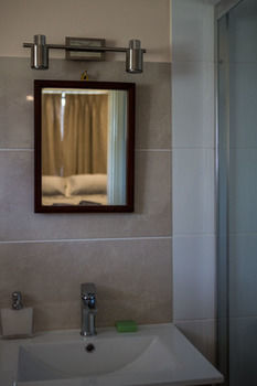 The Wattle Lodge - Holiday Adelaide 1