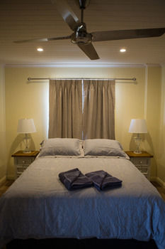 The Wattle Lodge - Holiday Adelaide 4