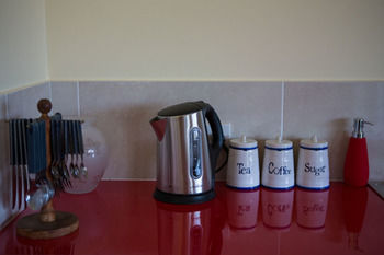 The Wattle Lodge - Holiday Adelaide 12