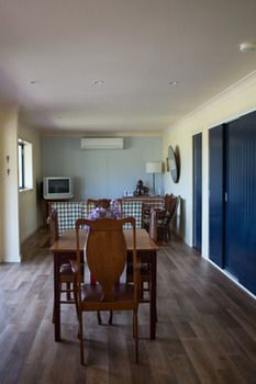 The Wattle Lodge - Holiday Adelaide 13