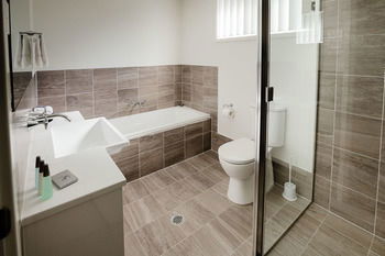 Wallsend Executive Apartments - Holiday Adelaide 2