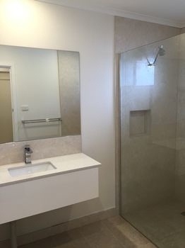 Ivy Units Glen Waverley - Holiday Adelaide 1