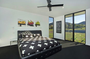 Zebula Gloucester - Holiday Adelaide 12
