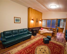 Waterside Accommodation - Derwent Hideaway - Holiday Adelaide 1