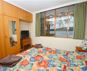 Waterside Accommodation - Derwent Hideaway - Holiday Adelaide 2