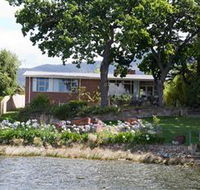 Waterside Accommodation - Derwent Hideaway - Holiday Adelaide