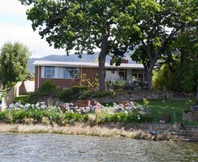 Waterside Accommodation - Derwent Hideaway - Holiday Adelaide 0