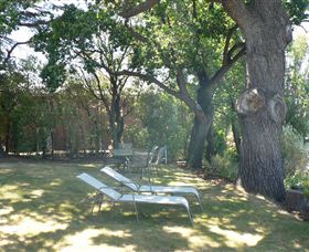 Waterside Accommodation - Derwent Hideaway - Holiday Adelaide 4