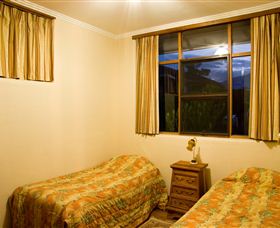 Waterside Accommodation - Derwent Hideaway - Holiday Adelaide 3