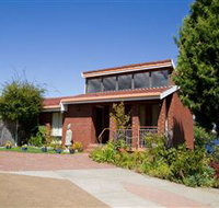 Waterside Accommodation - Derwent Retreat - Holiday Adelaide