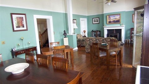 Bank On Main - Holiday Adelaide 0