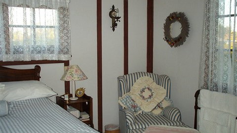 Briarswood Cottage Bed And Breakfast - Holiday Adelaide 3