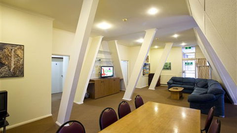 Alpha Ski Lodge - Holiday Adelaide 1