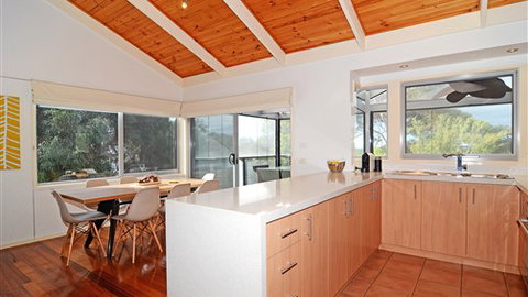 Barrakee Beach House - Anglesea - Holiday Adelaide 1