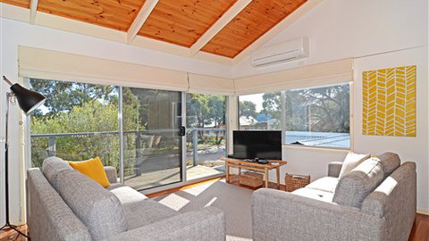 Barrakee Beach House - Anglesea - Holiday Adelaide 0