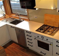 Wallace's - Crystal Creek Chalet 1 - Holiday Adelaide