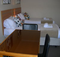 3 Sisters Motel  Cottage - Holiday Adelaide