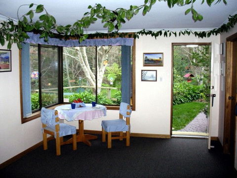Adelaide Hills Bed & Breakfast Accommodation - Holiday Adelaide 0