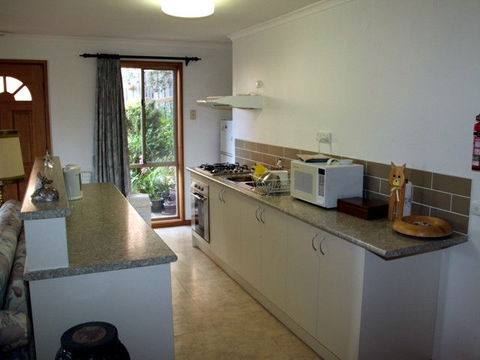 Adrienne's Place On The Hill - Holiday Adelaide 0