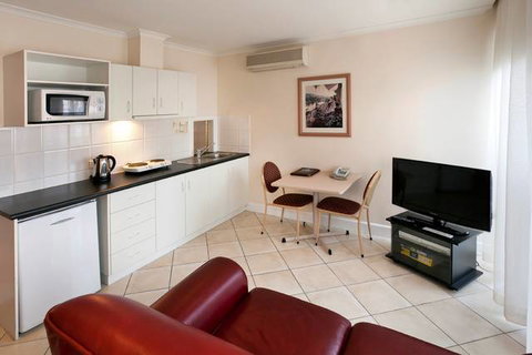 BEST WESTERN Ensenada Motor Inn & Suites - Holiday Adelaide 1