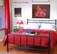 Bettenay's Lakeside Loft Spa Apartment - Holiday Adelaide