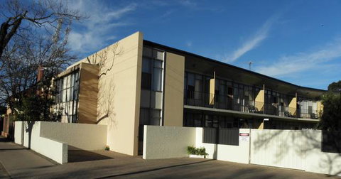 Capri Lodge Apartments - Holiday Adelaide 3