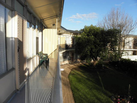 Capri Lodge Apartments - Holiday Adelaide 4