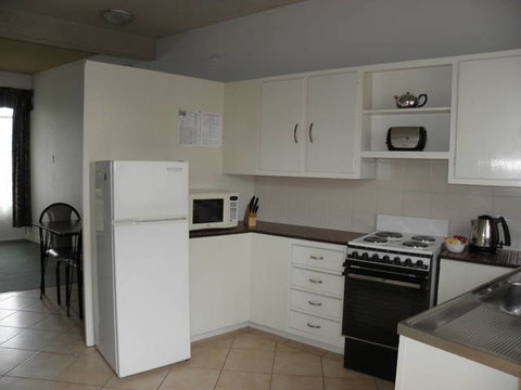 Capri Lodge Apartments - Holiday Adelaide 8