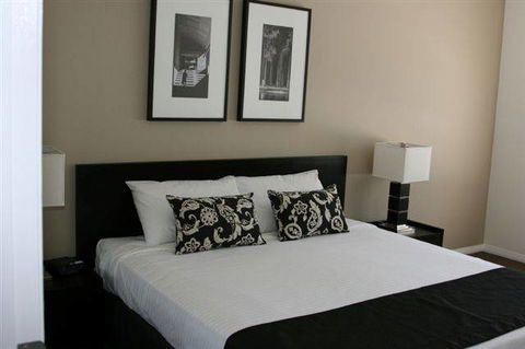 Chancellor Executive Apartments - Holiday Adelaide 4