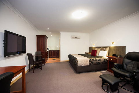 Georgian Motor Lodge - Holiday Adelaide 0