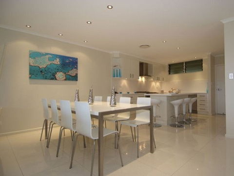 Hamilton Island Private Apartment - Poinciana - Holiday Adelaide 0
