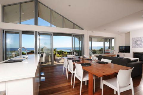 Island Beach Escape - Beachcomber - Holiday Adelaide 0