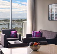 Meriton Serviced Apartments - Southport - Holiday Adelaide