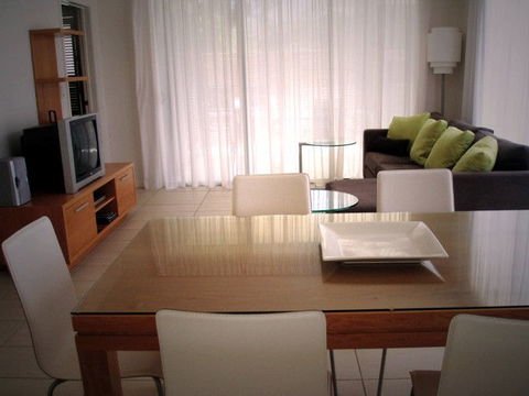 Metzo Noosa Resort - Holiday Adelaide 1