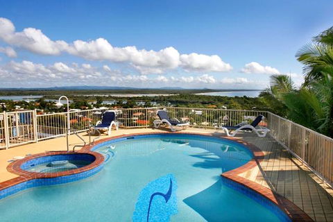 Noosa Crest Resort - Holiday Adelaide 0