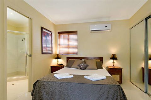Noosa River Palms - Holiday Adelaide 2