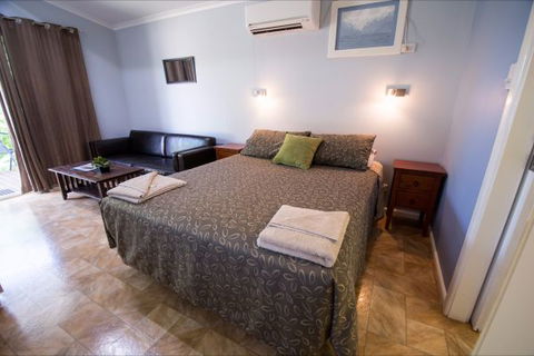 Daly Waters Historic Pub - Holiday Adelaide 10