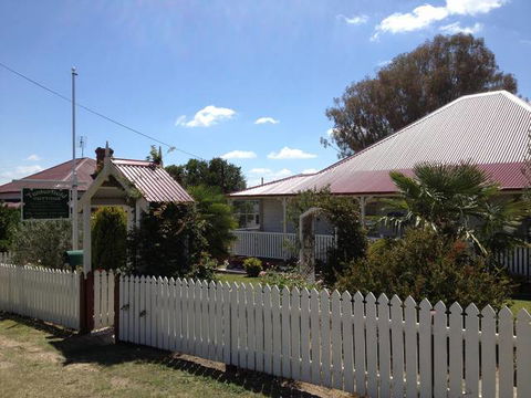 Tenterfield Luxury Historic C1895 Cottage - Holiday Adelaide 0