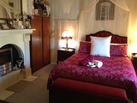 Tenterfield Luxury Historic C1895 Cottage - Holiday Adelaide 1